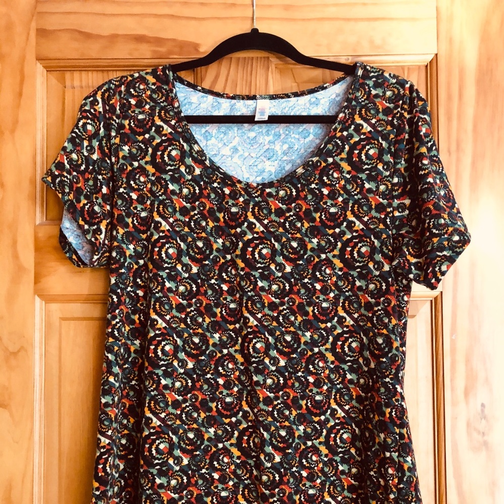 LuLaRoe Perfect T top.